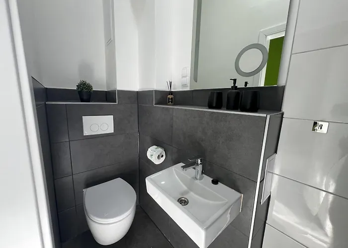 Отель Feel Good & *