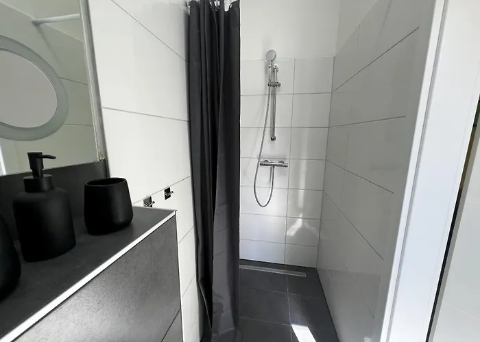 Отель Feel Good & *